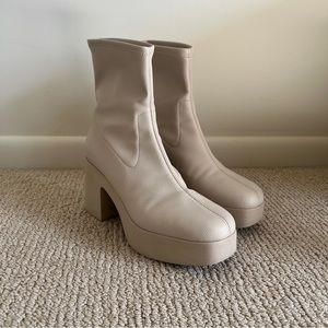 INTENTIONAL BLANK Marlowe Boot - Cream 39 / 8